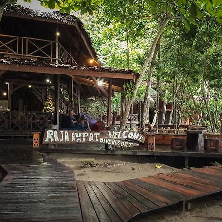Raja Ampat Dive Resort Tapokreng Екстериор снимка