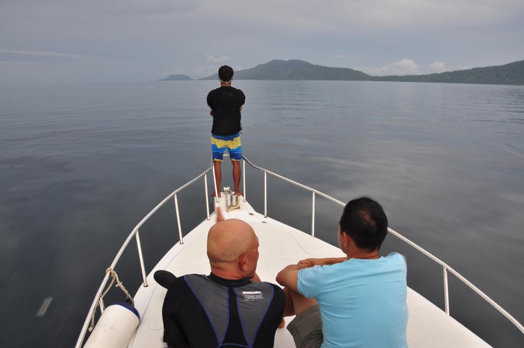 Raja Ampat Dive Resort Tapokreng Екстериор снимка