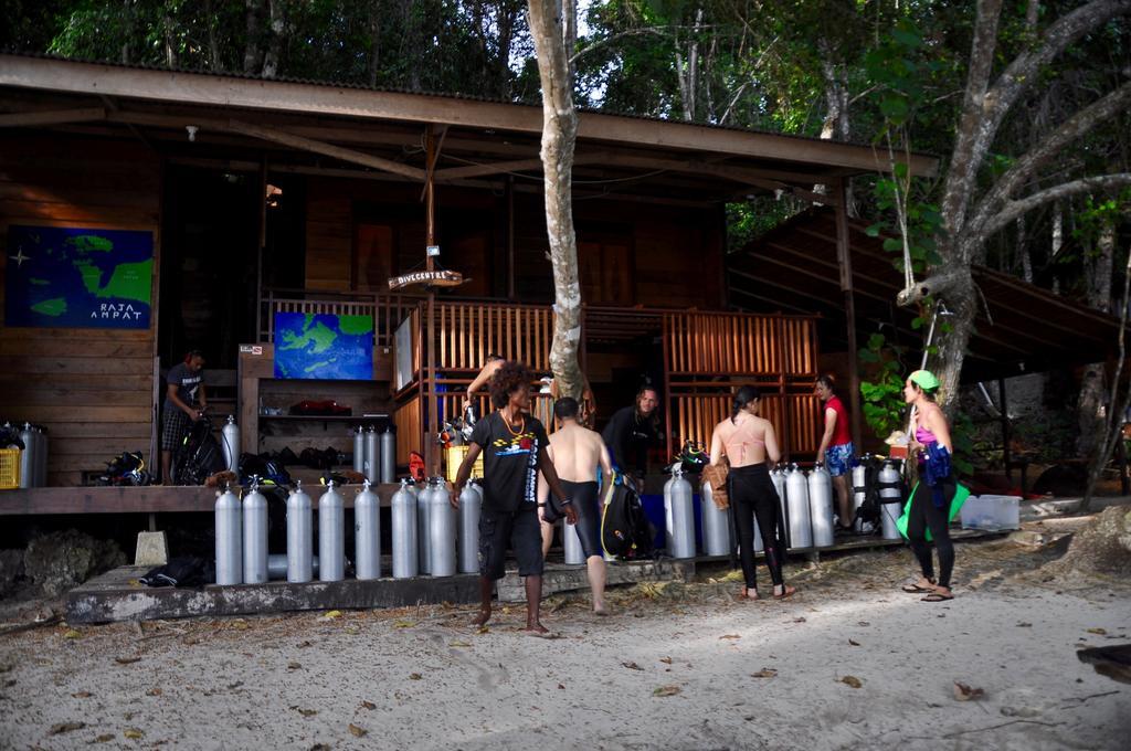 Raja Ampat Dive Resort Tapokreng Екстериор снимка
