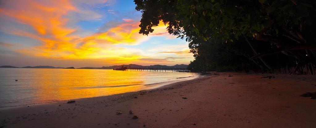 Raja Ampat Dive Resort Tapokreng Екстериор снимка
