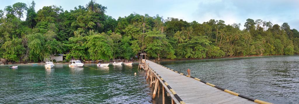 Raja Ampat Dive Resort Tapokreng Екстериор снимка