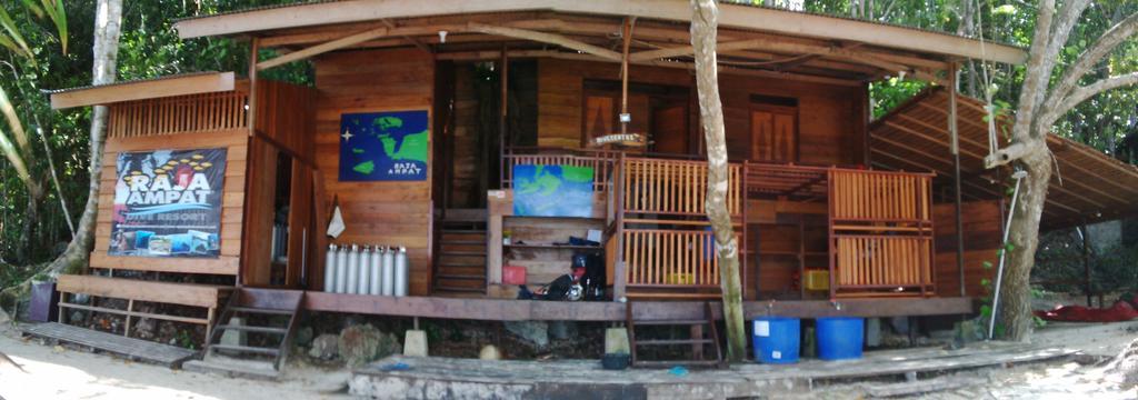 Raja Ampat Dive Resort Tapokreng Екстериор снимка