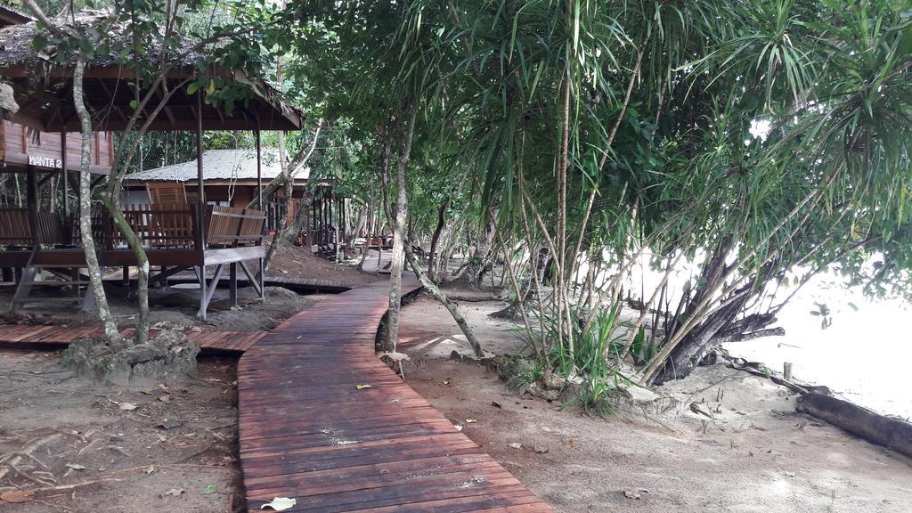 Raja Ampat Dive Resort Tapokreng Екстериор снимка