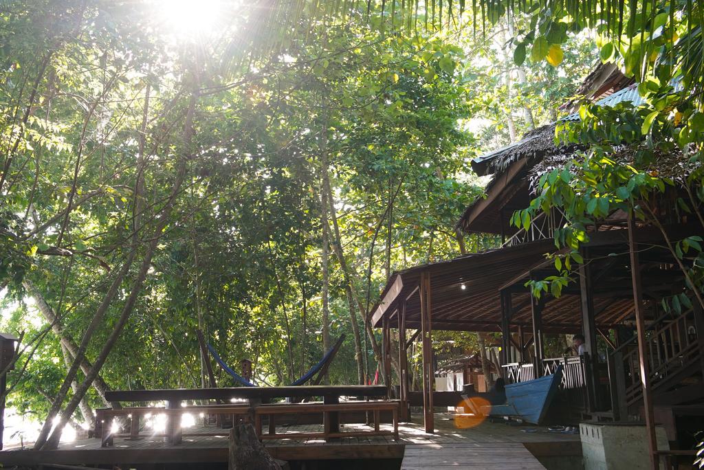 Raja Ampat Dive Resort Tapokreng Екстериор снимка