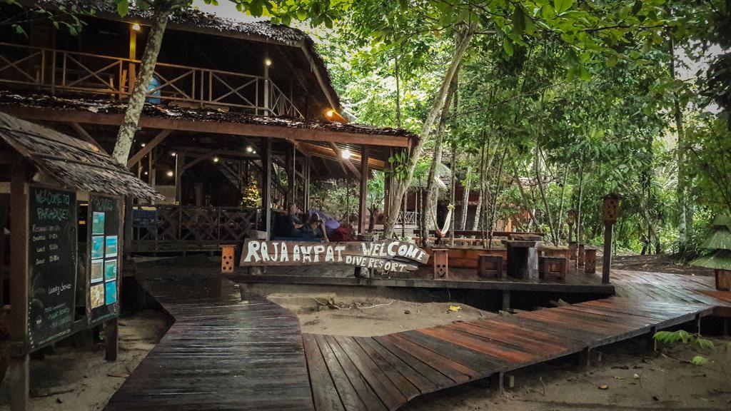 Raja Ampat Dive Resort Tapokreng Екстериор снимка